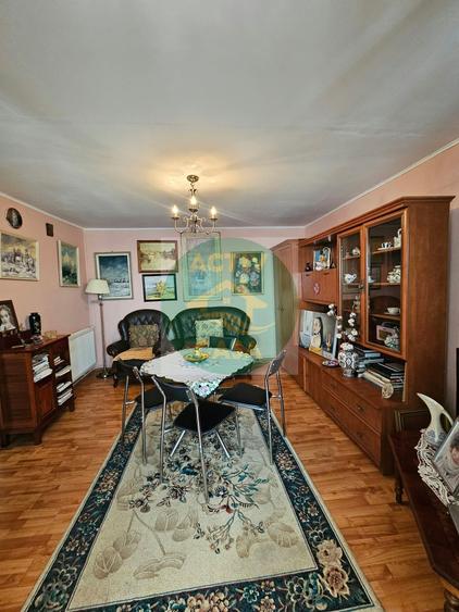 Casă cu 7 camere cu Teren 210 Mp în Central