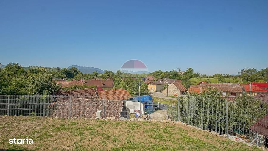 Casă cu 3 camere în Tărlungeni