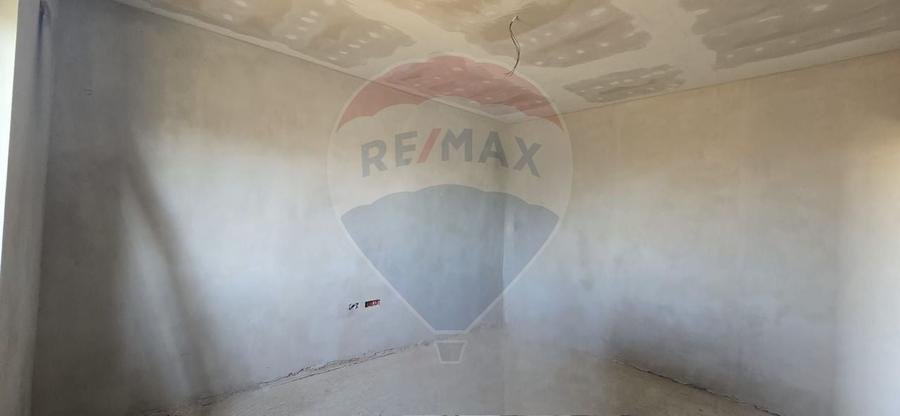 Casă individuală cu 5 camere cu Teren 300 Mp în Zimandu Nou