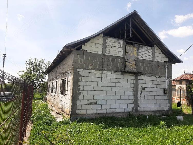Casă cu Teren 900 Mp în Căteasca