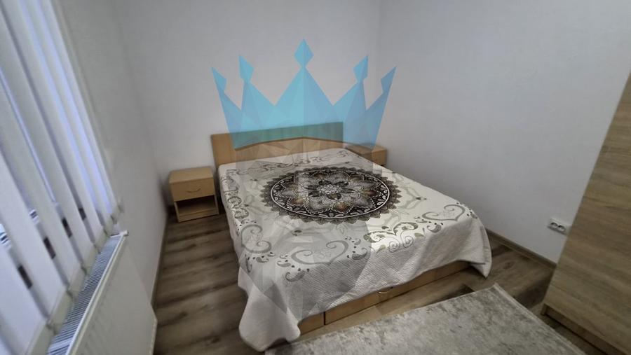 Apartament cu 3 camere decomandat, mobilat în P-ța Romană
