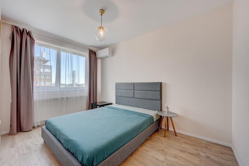 Apartament cu 3 camere semidecomandat în Grivița