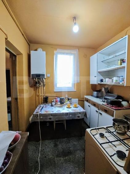 Apartament cu 4 camere semidecomandat, mobilat în Năsăud