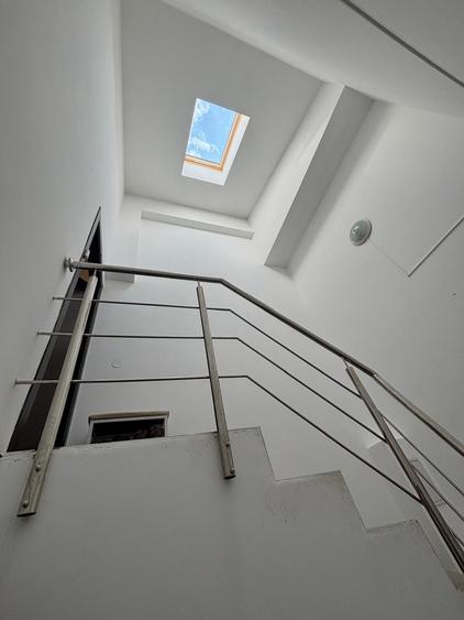 Penthouse cu 3 camere decomandat, mobilat în Metalurgiei