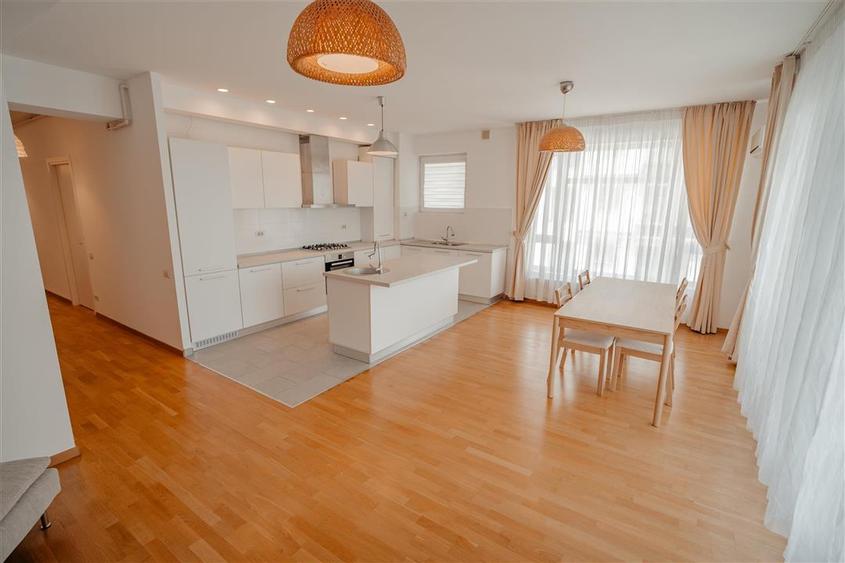 Apartament cu 4 camere decomandat, mobilat în Floreasca