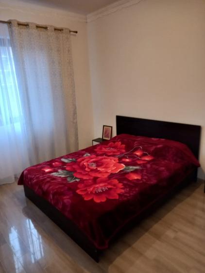 Casă cu 5 camere cu Teren 400 Mp în Central