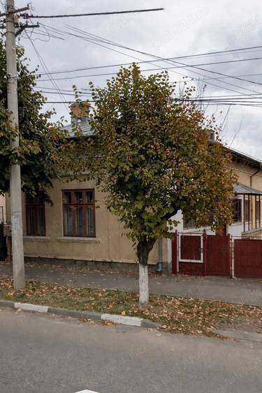 Casă cu 3 camere cu Canalizare în Central