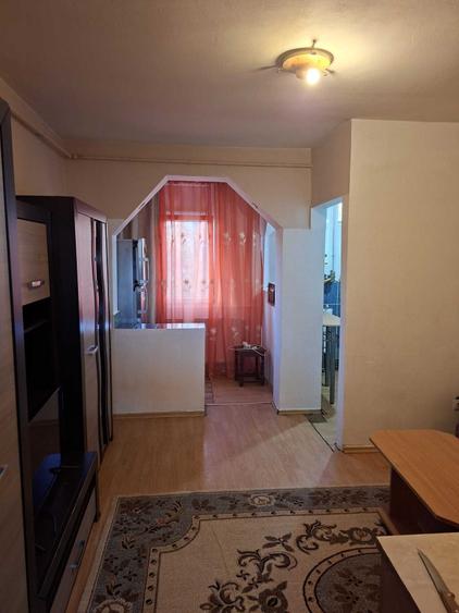 Garsonieră decomandată în Central