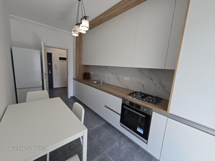 Apartament cu 2 camere decomandat în Apărătorii Patriei