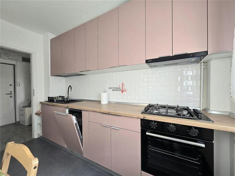 Apartament cu 2 camere decomandat în Parcul Carol