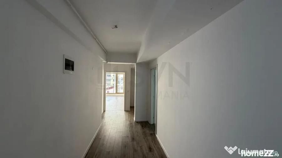 Apartament cu 4 camere semidecomandat în Iancului