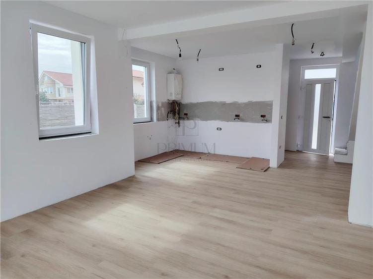 Duplex cu 3 camere cu Canalizare în Moșnița Nouă
