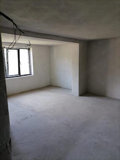 Casă cu 3 camere cu Teren 810 Mp în Gura Bărbulețului