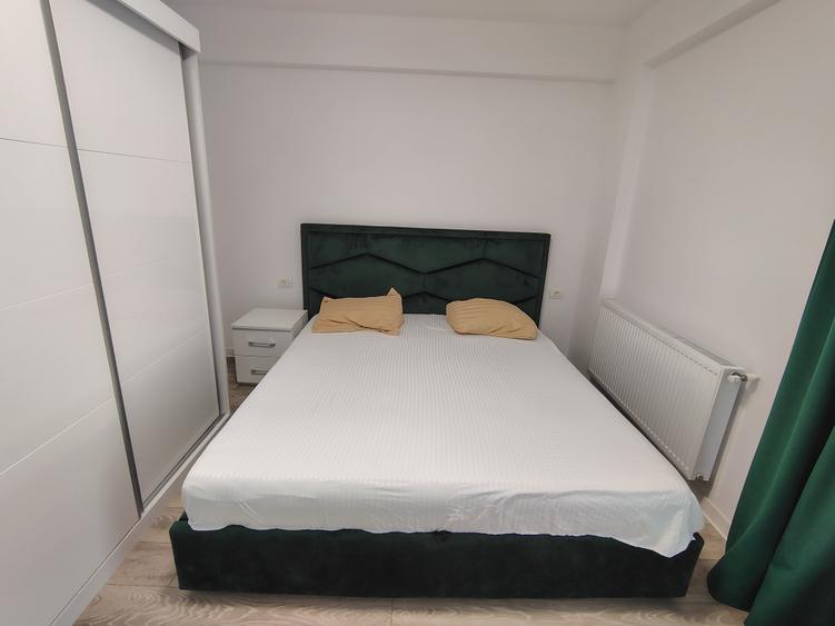 Apartament cu 3 camere semidecomandat, mobilat în Exterior Sud