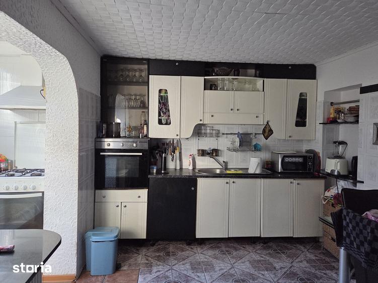 Casă cu 5 camere cu Teren 781 Mp în Central