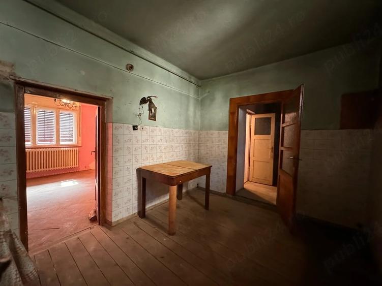 Casă cu 3 camere cu Teren 230 Mp în Central