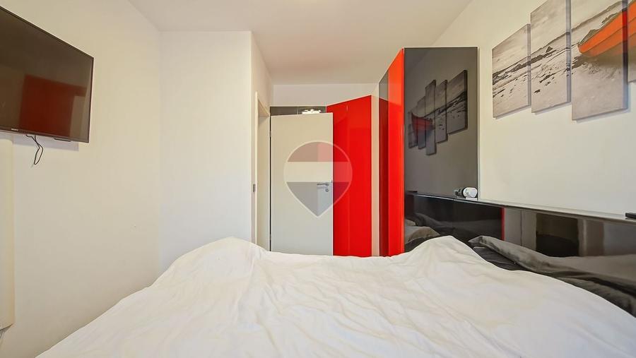 Apartament cu 3 camere decomandat, mobilat în Tractorul