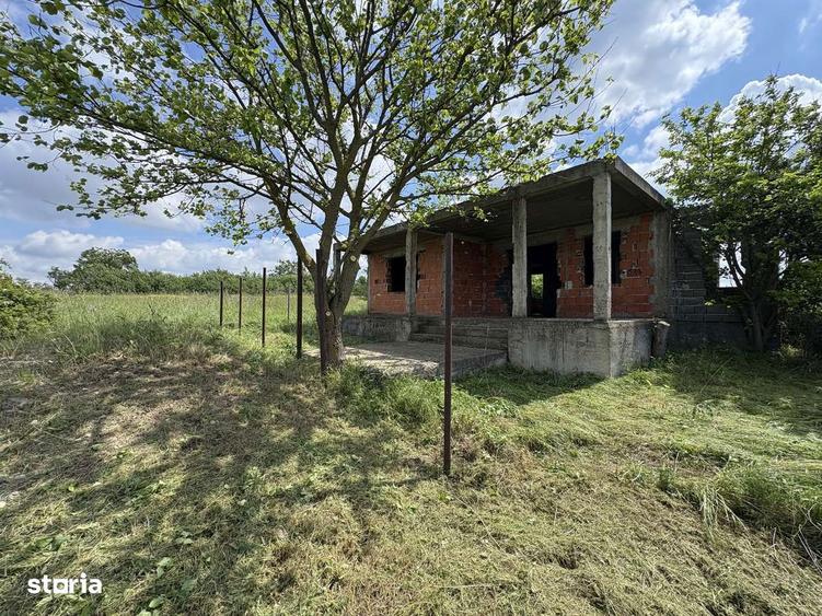 Casă cu 2 camere cu Teren 1200 Mp în Frumușeni