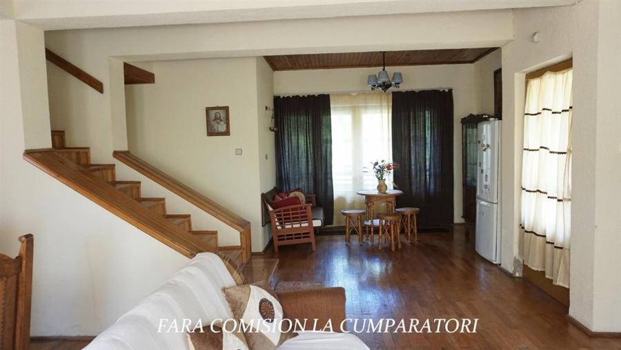 Casă individuală cu 7 camere cu Teren 2328 Mp în Dăești