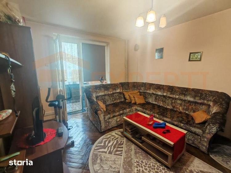 Apartament cu 3 camere decomandat în Far