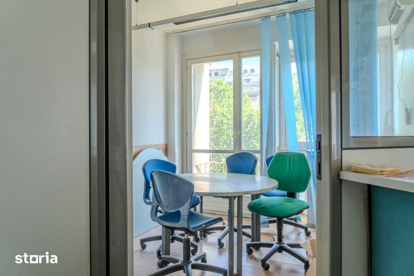 Apartament cu 4 camere semidecomandat în Romană