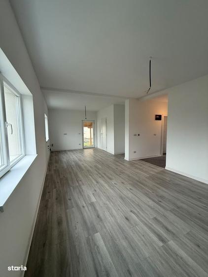 Casă cu 4 camere în Moșnița Veche