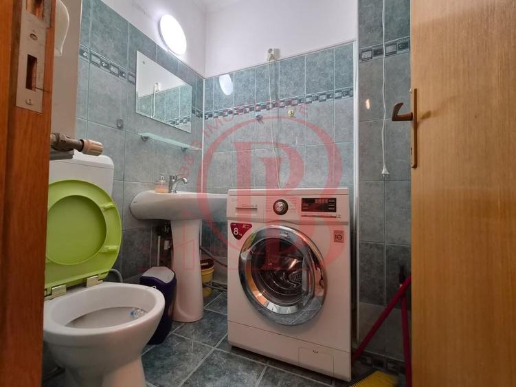 Apartament cu 3 camere decomandat, mobilat în Vitan