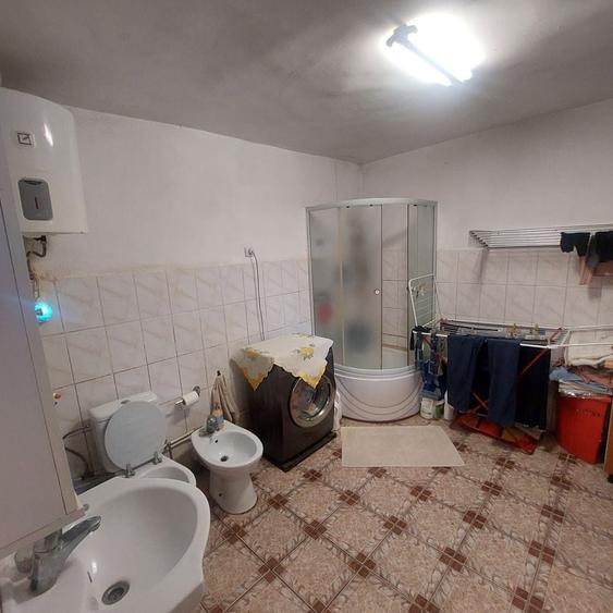Spațiu comercial, de 800 mp, în Est