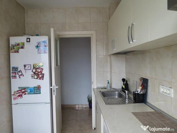 Apartament cu 3 camere semidecomandat în Nord