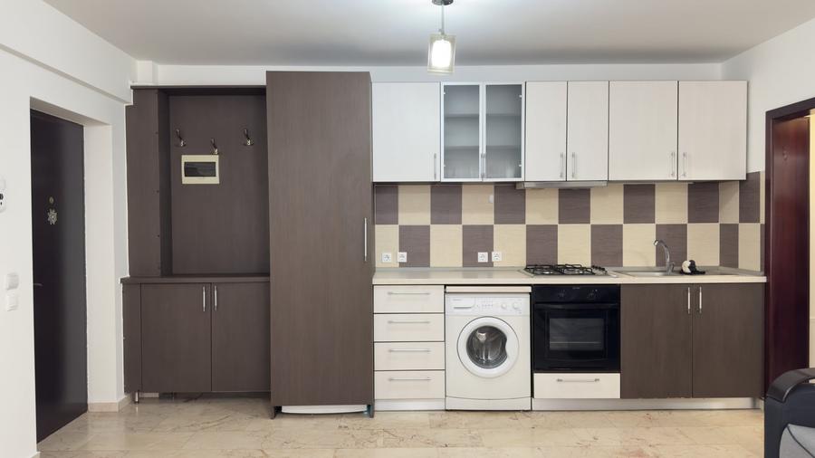 Apartament cu 2 camere semidecomandat, mobilat în Central
