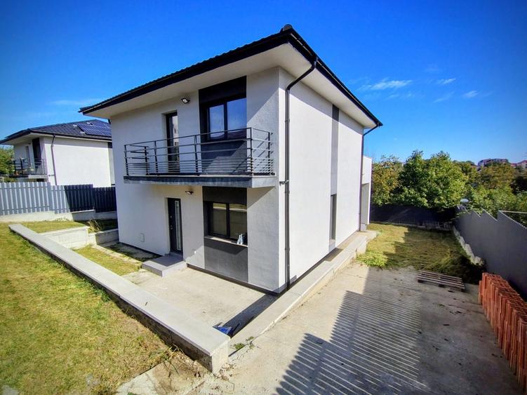 Casă cu 4 camere în Valea Adâncă