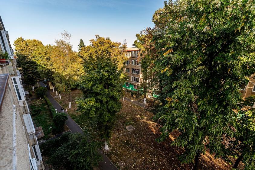 Apartament cu 2 camere semidecomandat, mobilat în Podgoria