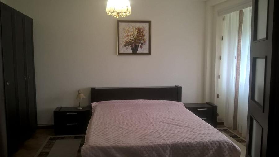 Apartament cu 3 camere decomandat în Libertății