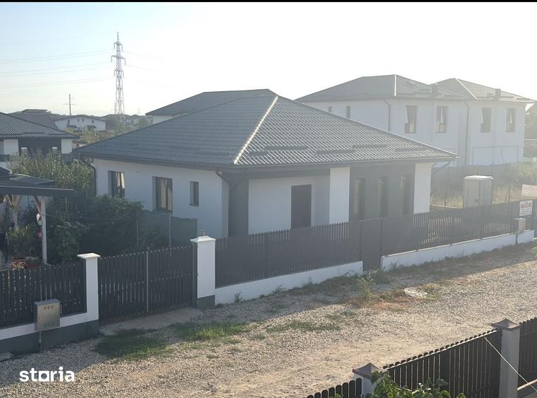 Casă cu 5 camere cu Teren 300 Mp în Central