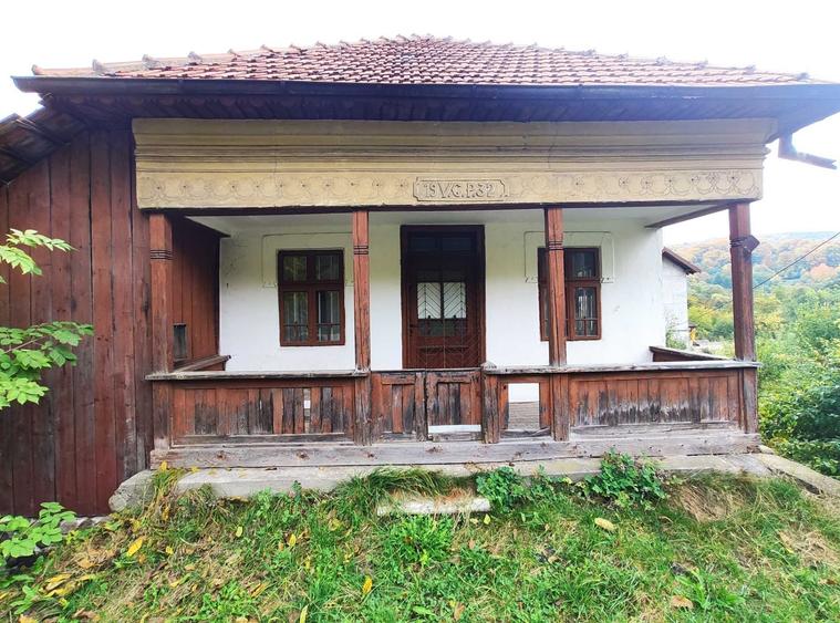 Casă cu 2 camere în Câmpulung Muscel