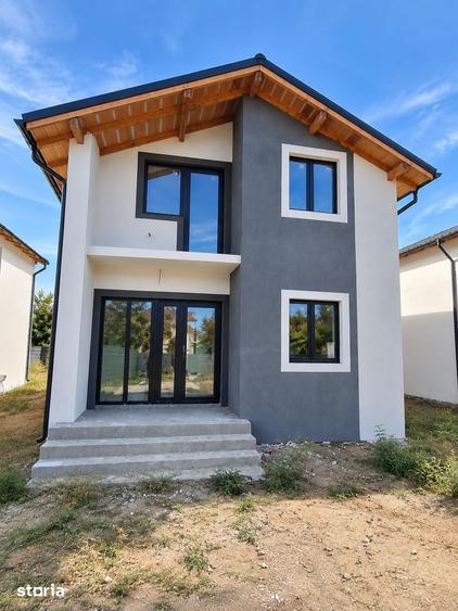 Casă cu 3 camere cu Teren 300 Mp în Calea București