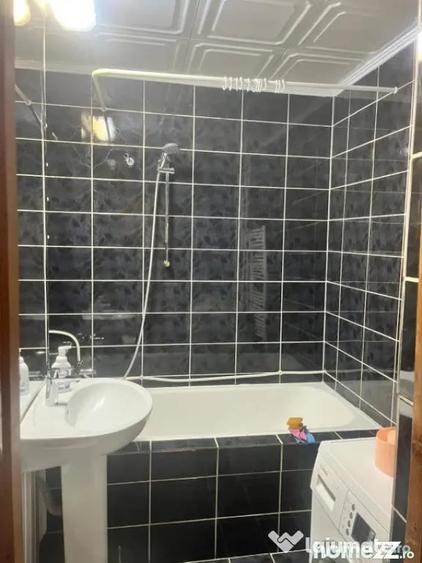 Apartament cu 3 camere decomandat în Siret