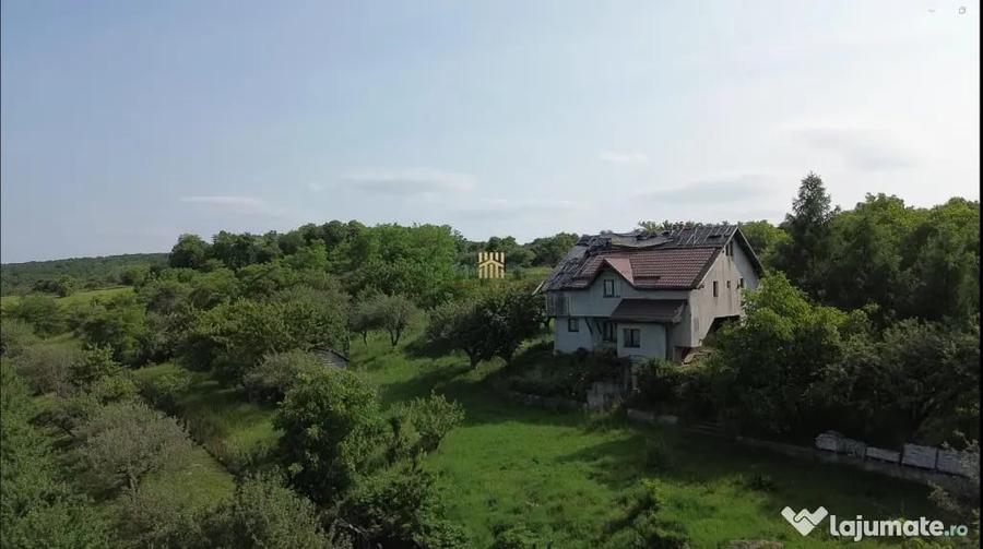 Teren de 4863 mp, în Adâncata