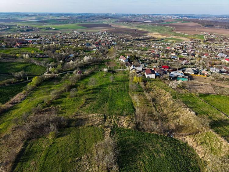 Teren Construcții intravilan de 2091 mp, în Mogoșești
