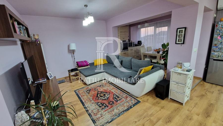 Apartament cu 3 camere decomandat, mobilat în Nufărul