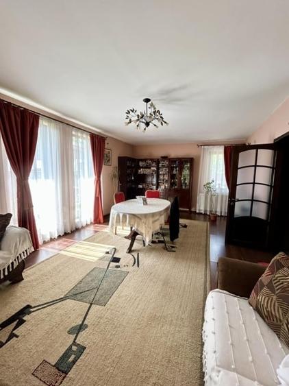 Casă individuală cu 6 camere în Central