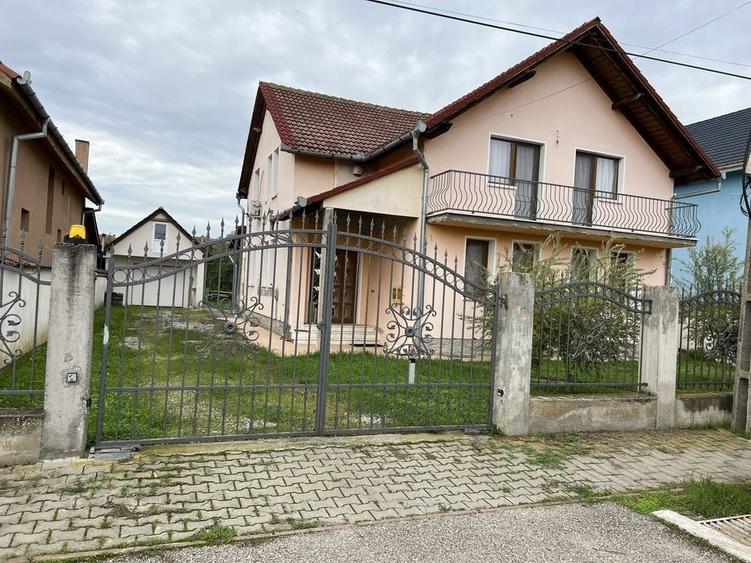 Casa cu etaj, 240 mp, an 2008,gradina 1000 mp. - Chisineu-Cris - 5