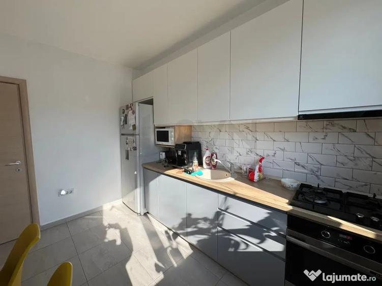 Casă cu 8 camere cu Canalizare în Titan