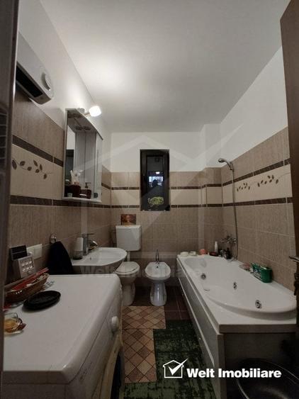 Casă individuală cu 8 camere cu Canalizare în Mănăștur