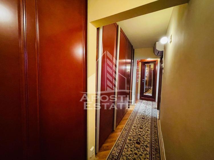 Apartament cu 3 camere decomandat în Miron Costin