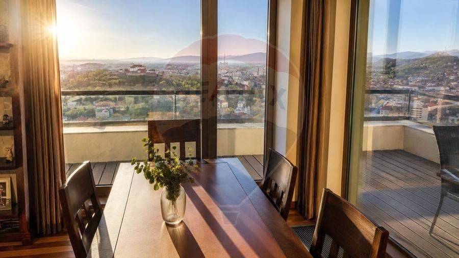 Apartament cu 4 camere decomandat, mobilat în Central