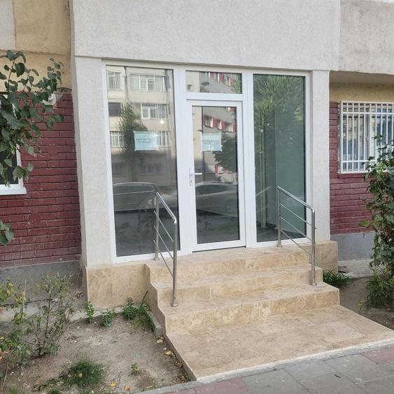 Spațiu comercial, de 52 mp, în Casa de Cultură
