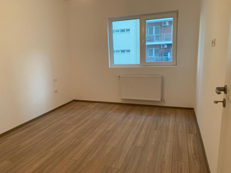 Apartament cu 3 camere decomandat în Berceni