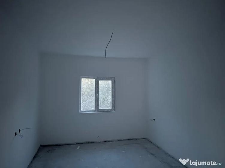 Casă cu 3 camere cu Teren 250 Mp în Lumina