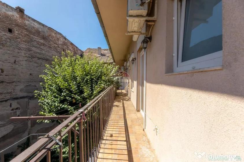 Apartament cu 3 camere semidecomandat în Central